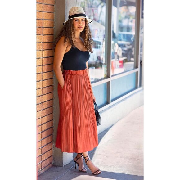 Elegant Women’s Pleated Midi Skirt with Pockets - Regular & Plus Size Options - Picture 4 of 5